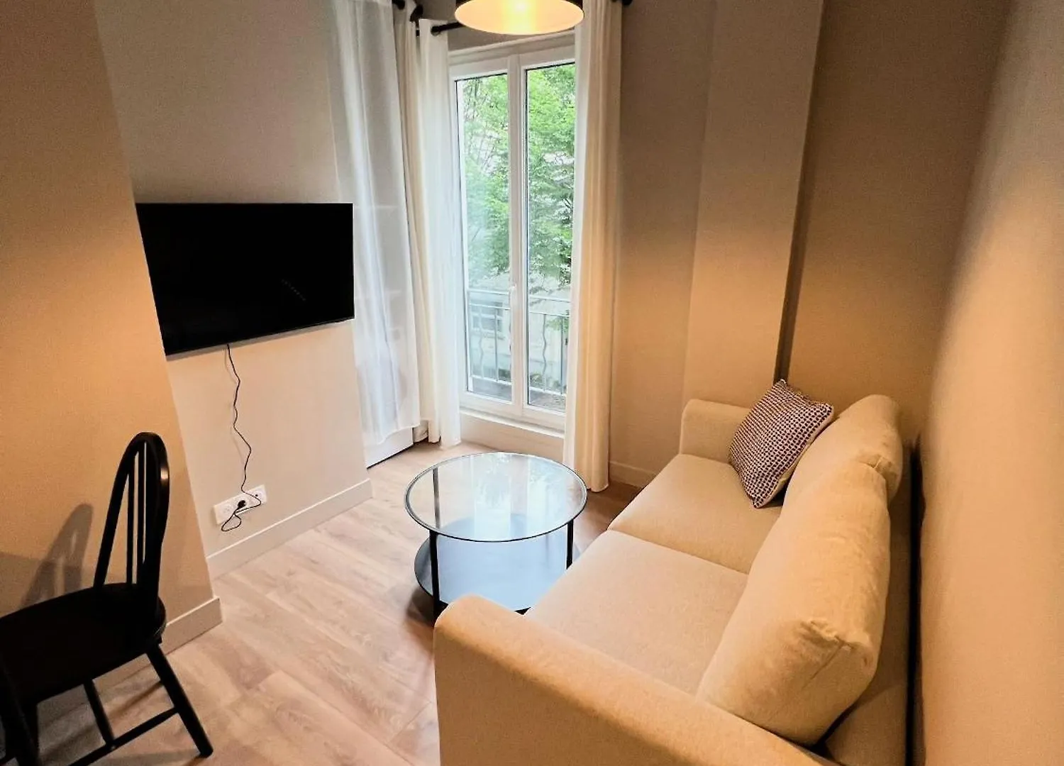 Pere Lachaise Apartment